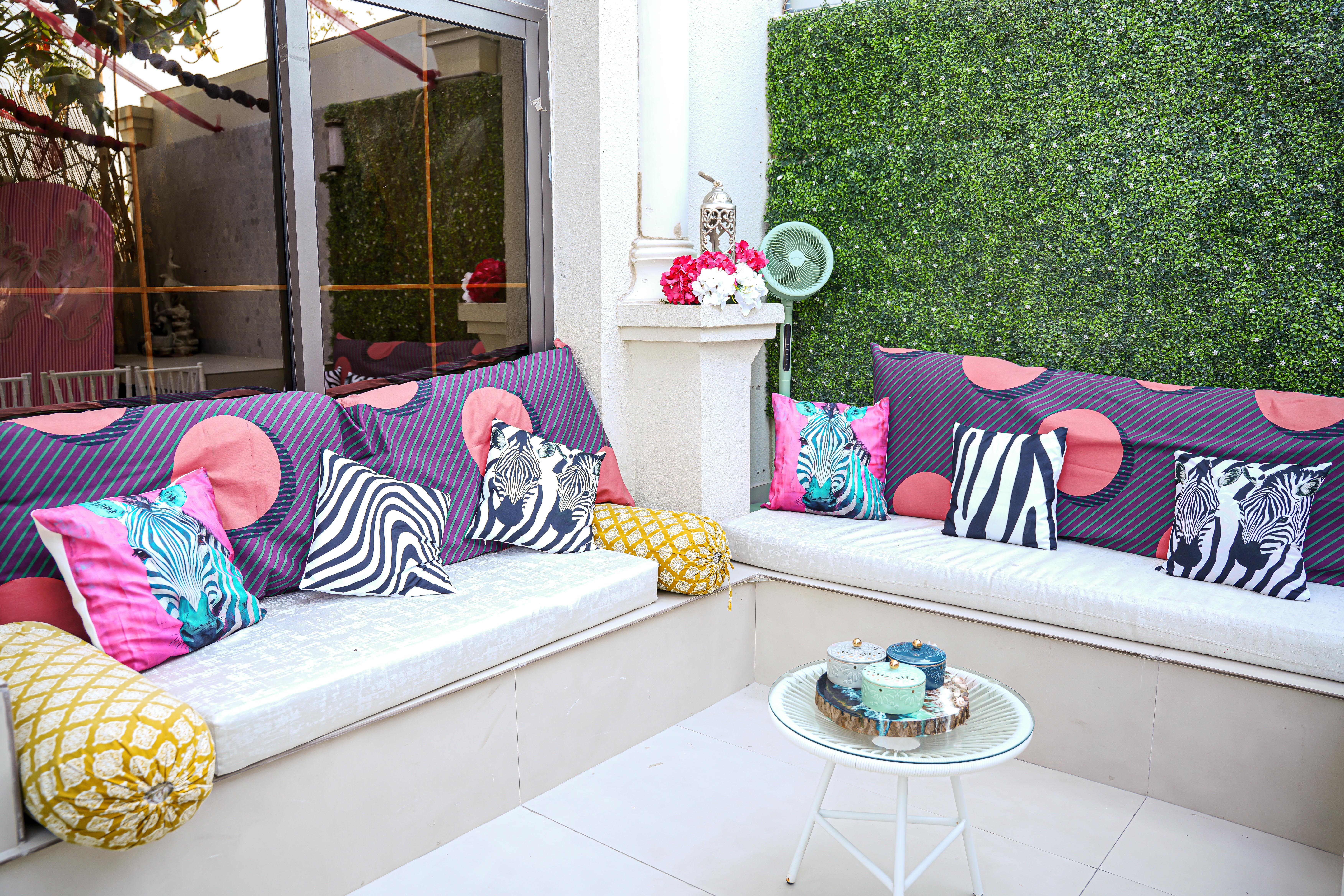 Stylish Outdoor Lounge Setup — photo 13