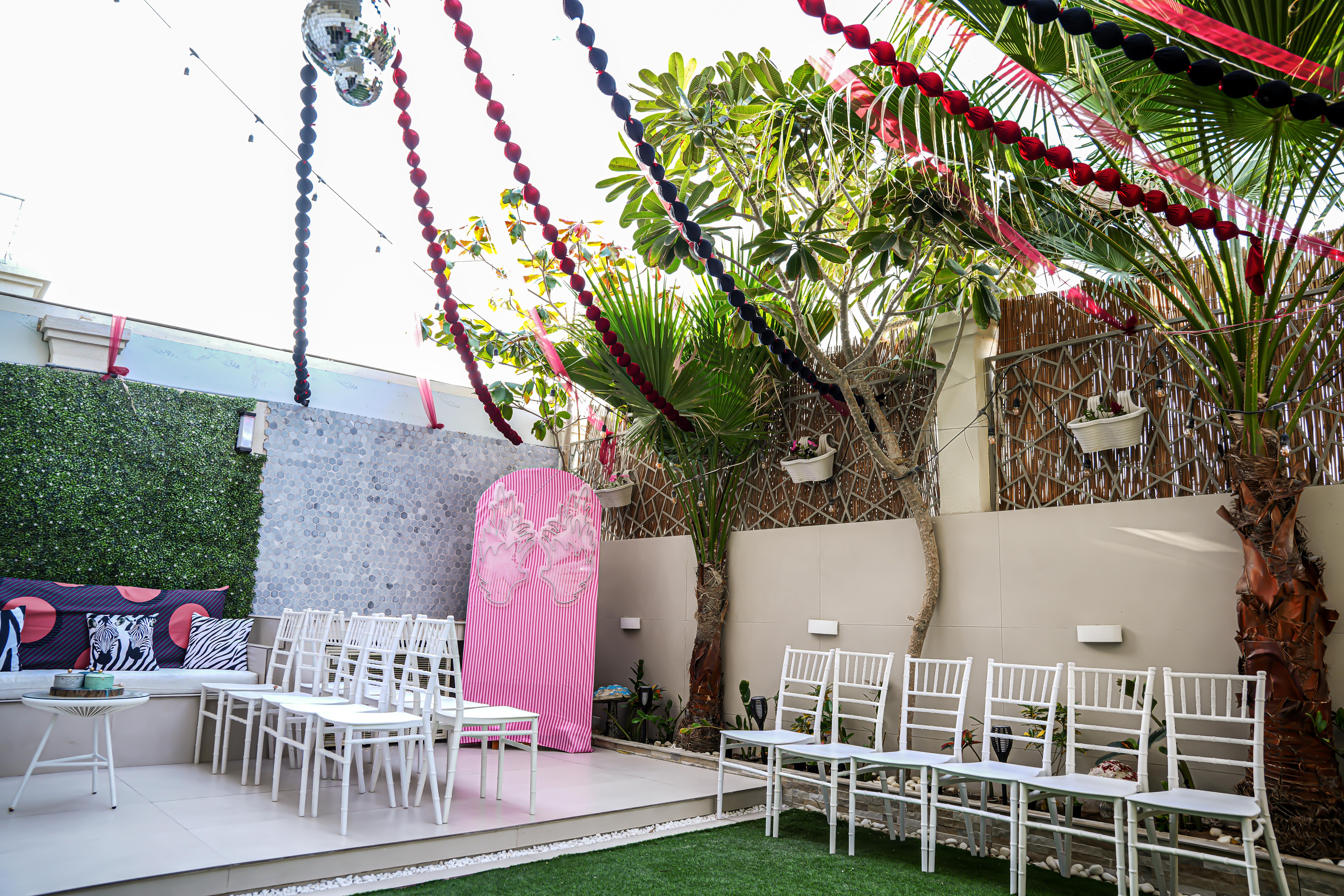 Stylish Outdoor Lounge Setup — photo 7