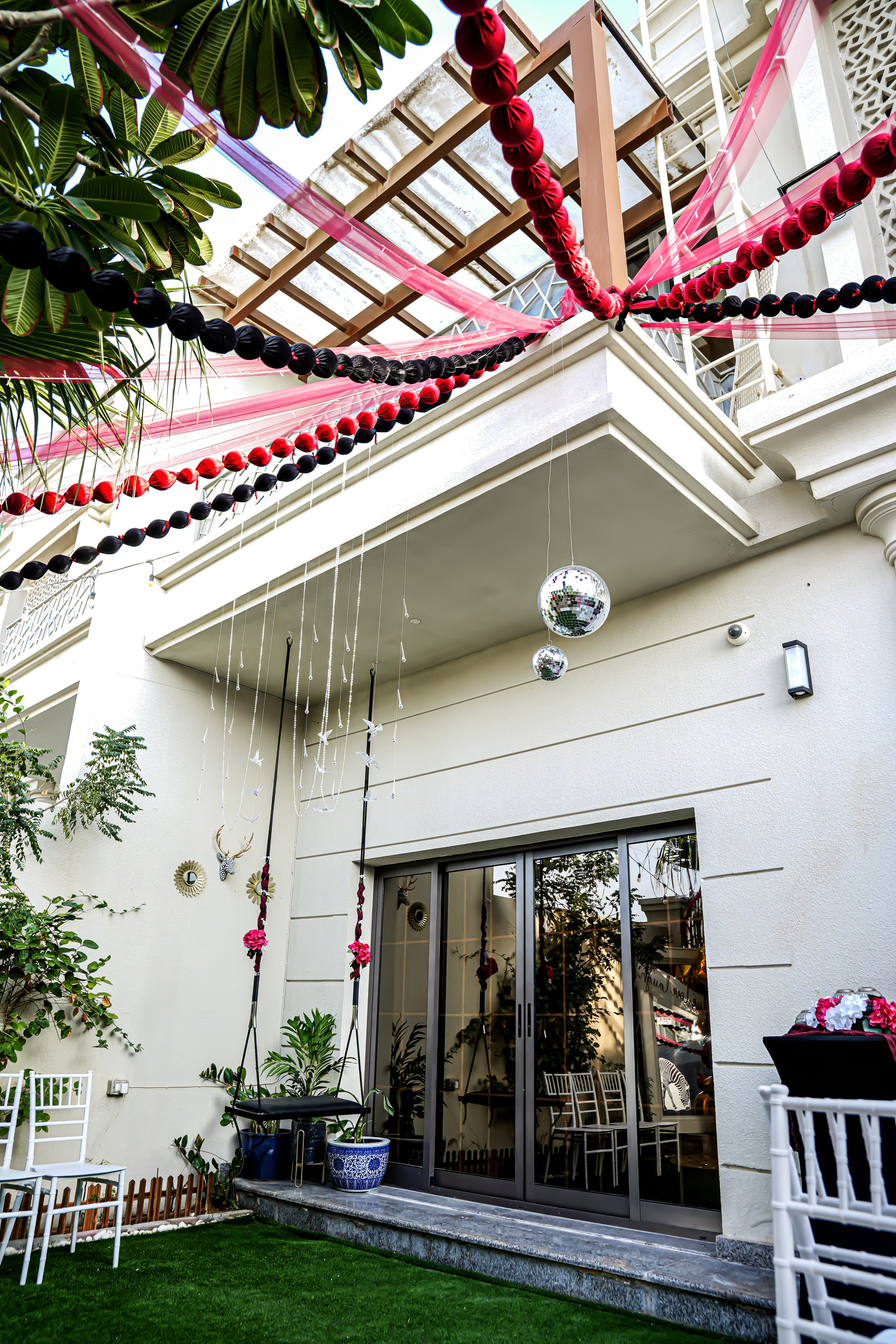 Stylish Outdoor Lounge Setup — photo 8