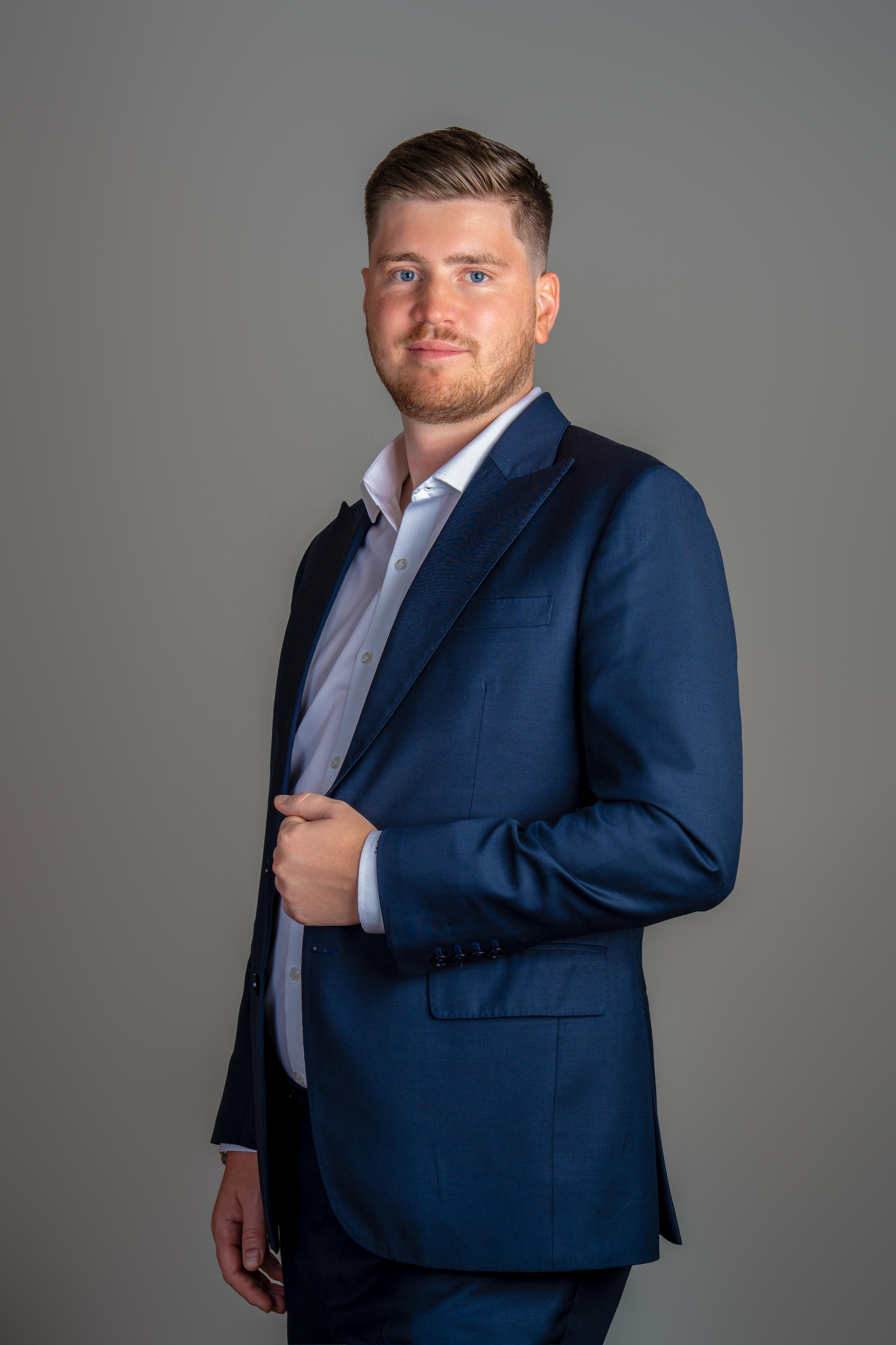 LinkedIn Portrait Shoot — photo 5