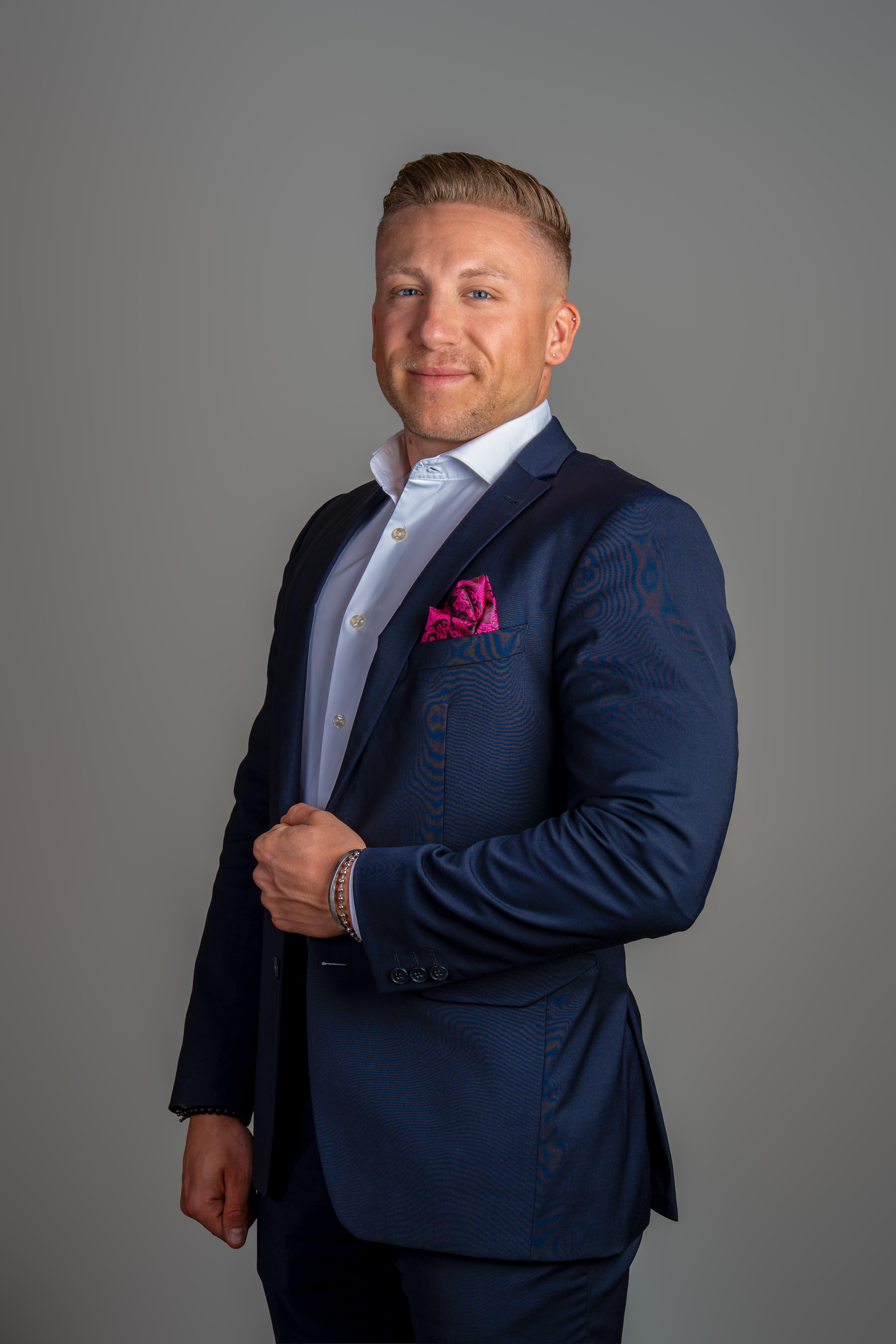 LinkedIn Portrait Shoot — photo 9